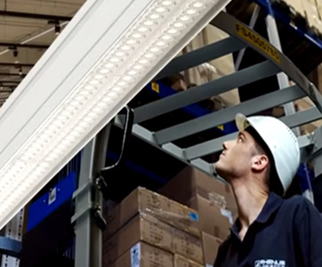 Philips Lighting wypuszcza nowy system liniowego oświetlenia LED dla przestrzeni handlowych i przemysłowych